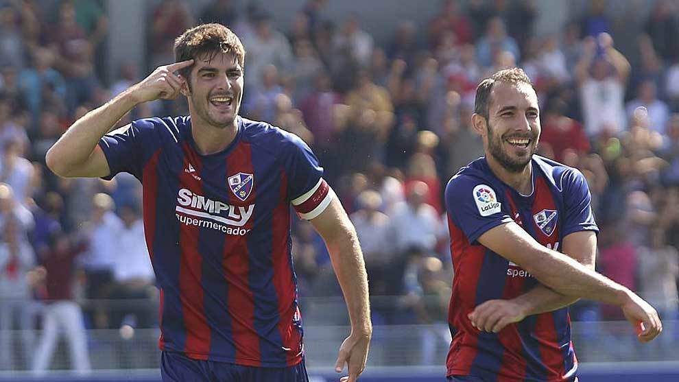 Gonzalo y Ferreiro celebran un gol al Valladolid en El Alcoraz