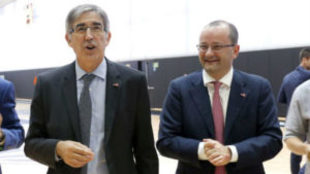 Jordi Bertomeu, director ejecutivo de la Euroliga, y Patrick Baumann,...