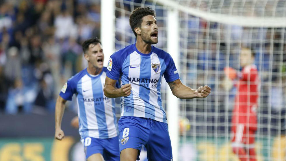 Adrin Gonzlez celebra un gol con el Mlaga