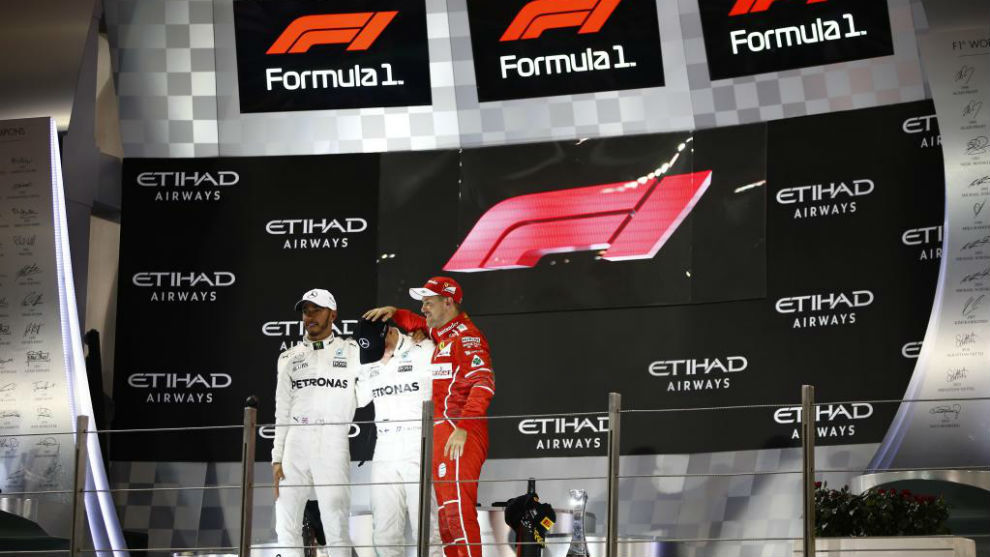 Hamilton y Vettel escoltan a Bottas en el podio de Abu Dabi