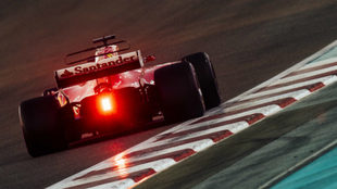 El logo del Santander en el Ferrari de Vettel.