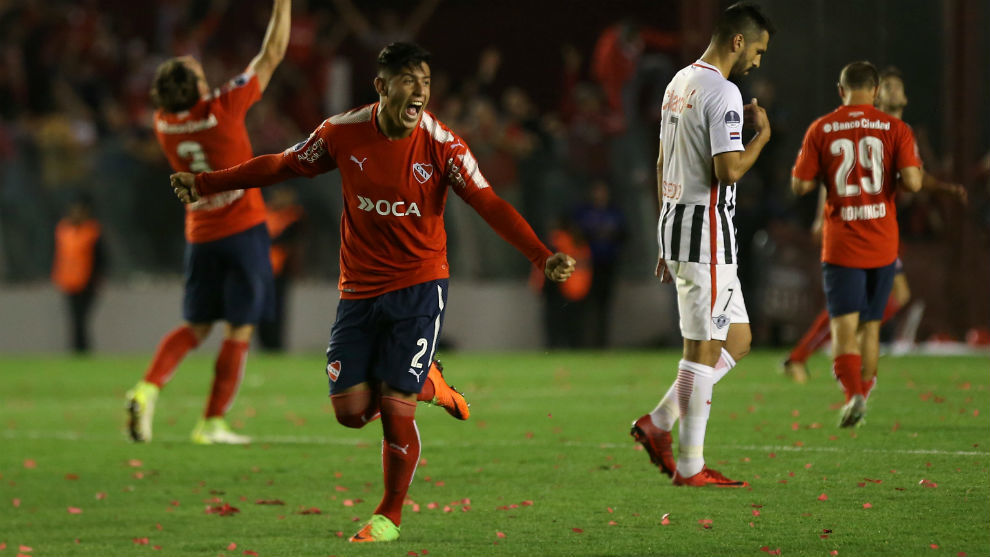 Los jugadores de Independiente celebrando la victoria