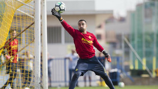 Asenjo, durante un entrenamiento con el Villarreal.