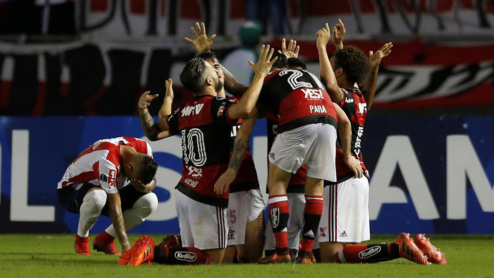 Los jugadores del Flamengo celebran la clasificacin a la final de la...