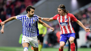 Xabi Prieto, junto a Filipe Luis en el partido entre el Atleti y la...