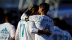 Sergio Ramos y Ronaldo se abrazan durante un partido de esta temporada