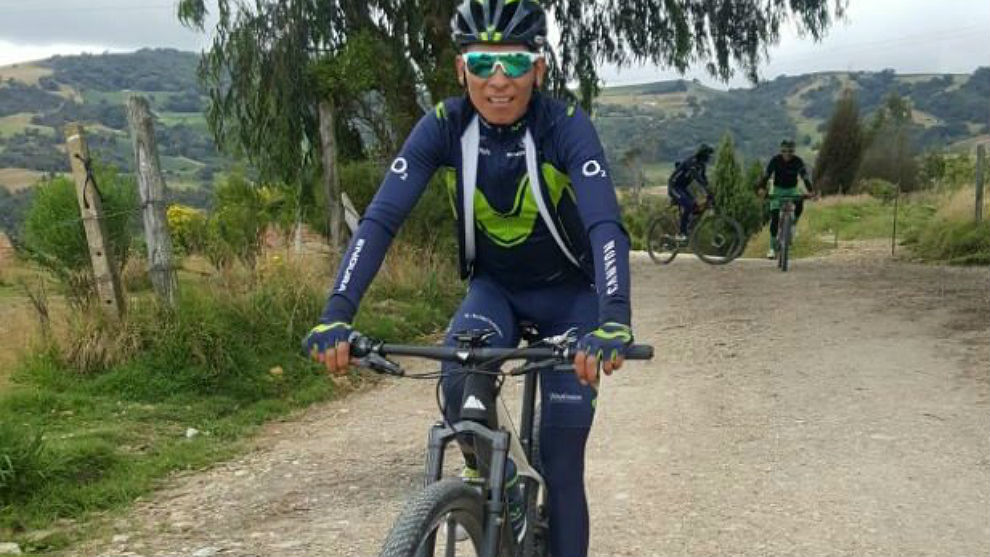 Nairo Quintana con la bici de montaa en su tierra boyacense.