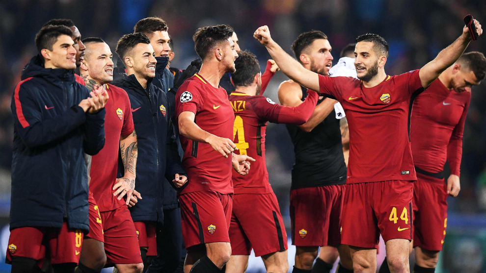 Los jugadores de la Roma celebran el pase a octavos