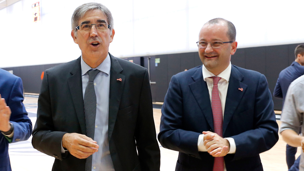Jordi Bertomeu, presidente de Euroliga, y Patrick Baumann, secretario...