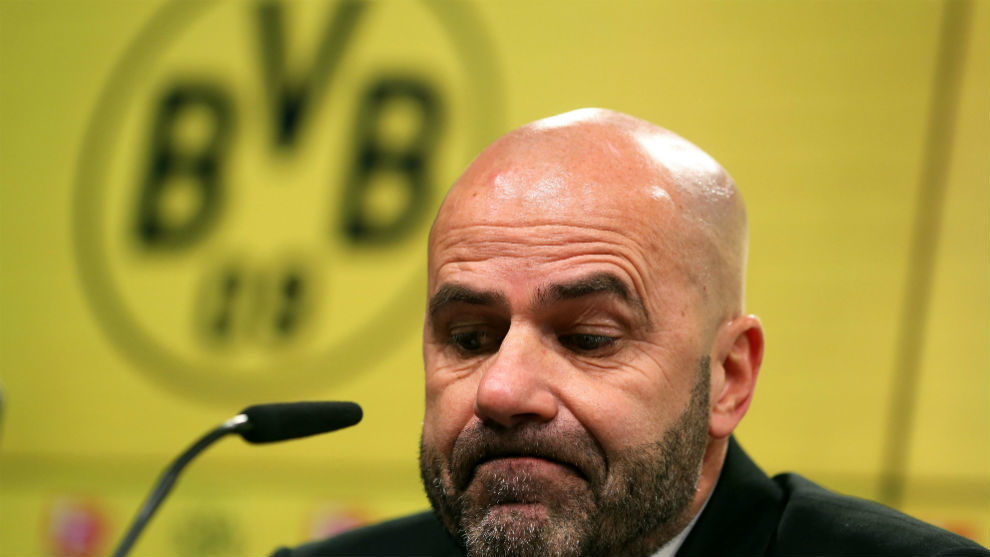 Bosz, tcnico del Dortmund, en la rueda de prensa.
