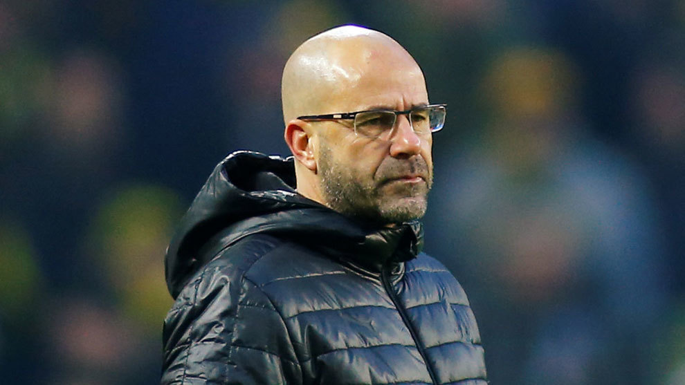 Peter Bosz destituido como entrenador del Dortmund.