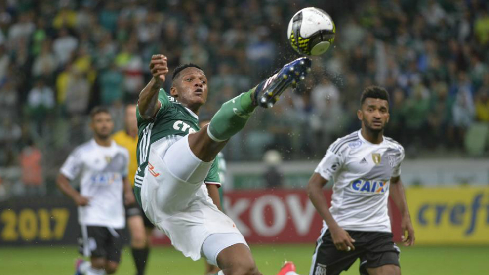 Yerry Mina, en un partido con el Palmeiras.