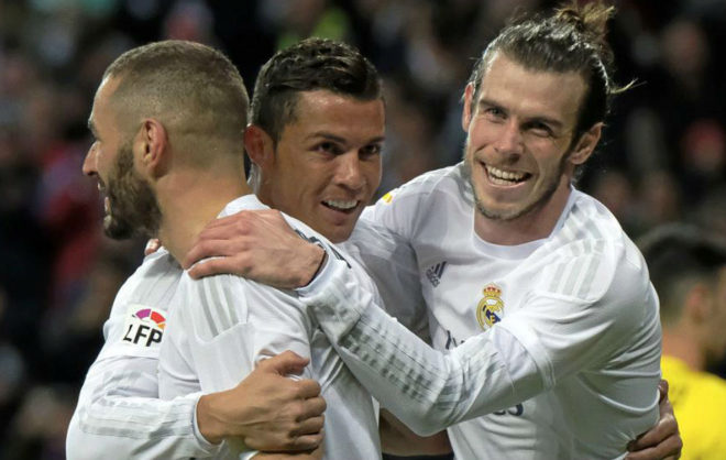 Benzema, Cristiano y bale celebran un gol del Madrid