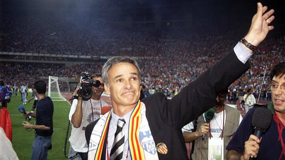 Ranieri, tras ganar la Copa del Rey de 1999 en Sevilla.