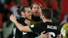 Bale y Nacho celebran el gol del gals con Ramos