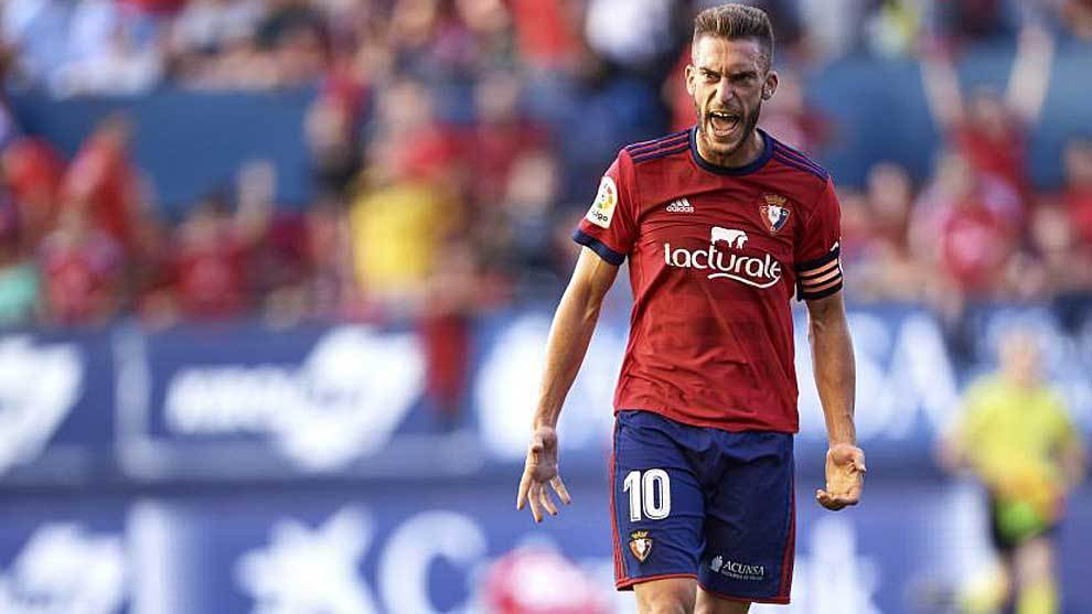 Roberto Torres gesticula durante el partido ante el Huesca en El Sadar
