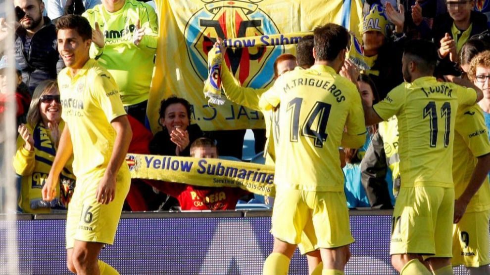 Los jugadores del Villarreal celebran el gol de Fornals