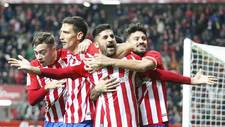 Carmona celebra con sus compaeros el segundo gol del Sporting al...