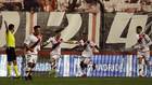 lex Moreno celebra el primer gol del Rayo Vallecano en el derbi con...