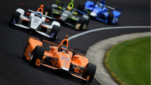 Alonso, liderando la Indy 500.