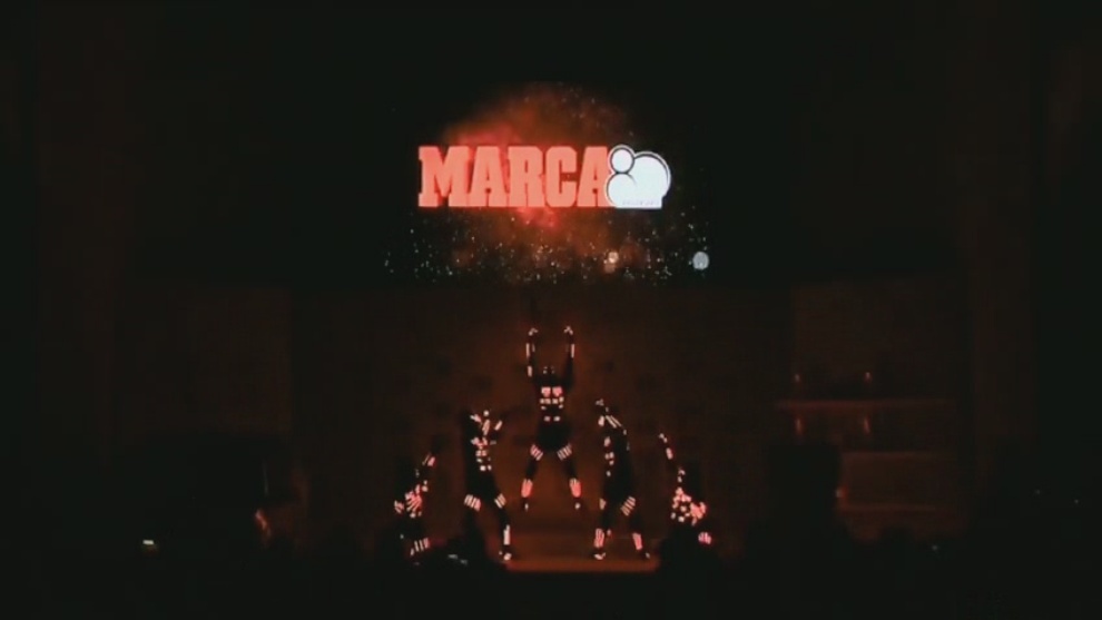 'Led Dancers' ilumin el inicio del 80 aniversario de MARCA con una impresionante coreografa de luz