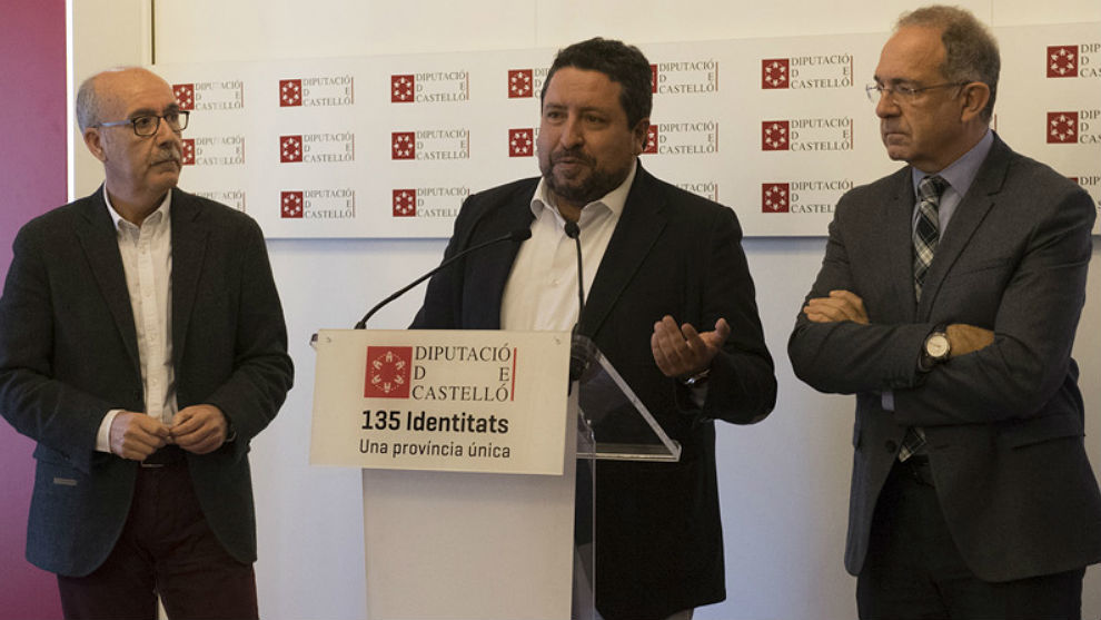 Los presidentes de la Federacin Valenciana, la Espaola y, en el...