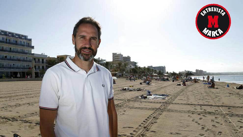 Vicente Moreno posa para MARCA en la Playa de Palma