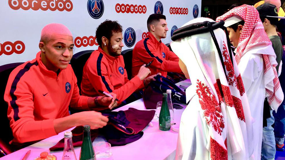 Neymar, con Mbapp y Meunier en un acto en Doha