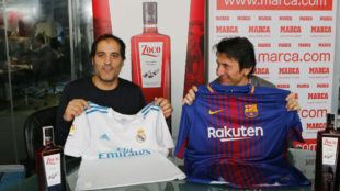 David Snchez y Jos Flix Daz con las camisetas de Real Madrid y...