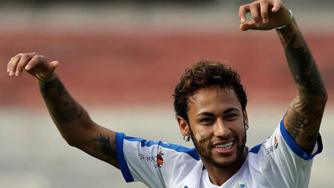 Neymar, en el partido solidario &apos;Fome S de Bola&apos; disputado en...