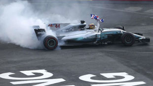 Lewis Hamilton, celebrando el ttulo en Mxico