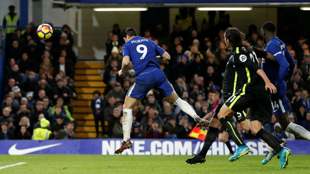 Morata marca su sexto gol de cabeza en Premier ante el Brighton.