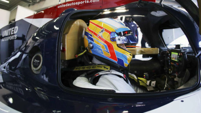 Fernando Alonso, probando el Ligier de Daytona en MotorLand el pasado...