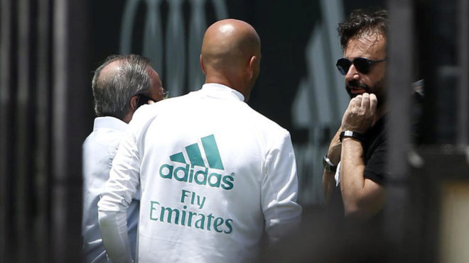Reunin en verano entre Florentino, Zidane y Jos ngel Snchez.
