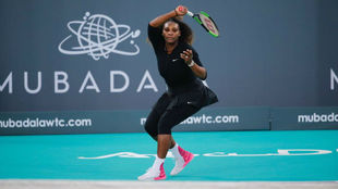 Serena Williams durante su partido ante Jelena Ostapenko en Abu Dabi.