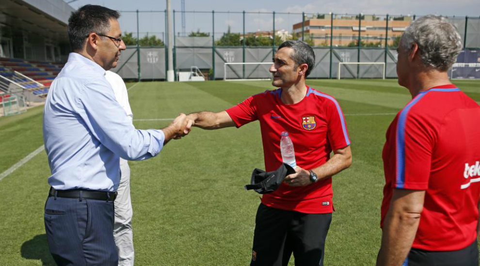 Bartomeu y Valverde se saludan en la Ciudad Deportiva del Barcelona.