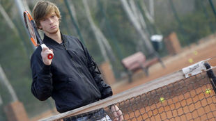 Andrey Rublev posa en la Academia 4 Slam Tennis de Gav
