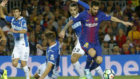 Messi disputa un baln a los jugadores del Espanyol en el ltimo...