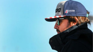 Fernando Alonso, atento a los test de Daytona.
