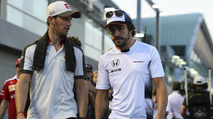 Romain Grosjean con Fernando Alonso.