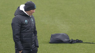 Zidane, durante el entrenamiento en Valdebebas.