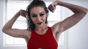 Gigi Hadid reivindica con sus axilas sin depilar la belleza natural