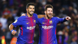 Messi y Surez festejan un gol.