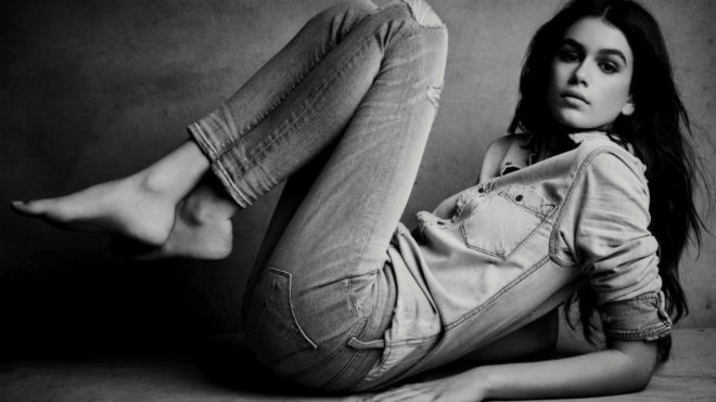 Kaia Jordan, para la campaa de invierno 2017 de Hudson Jeans