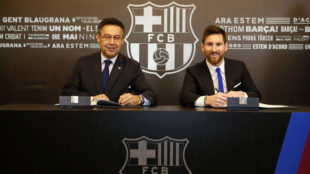 Bartomeu y Messi, en la firma de la renovacin del argentino