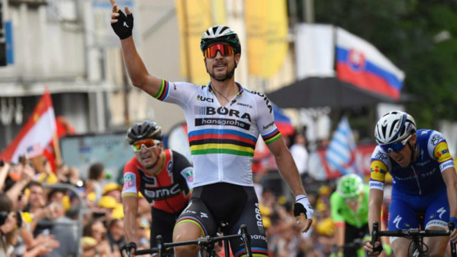 Peter Sagan celebra una victoria en el Tour de Francia de 2017.