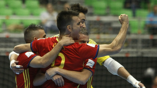 Sergio Lozano celebra un gol con la seleccin en el Mundial de...