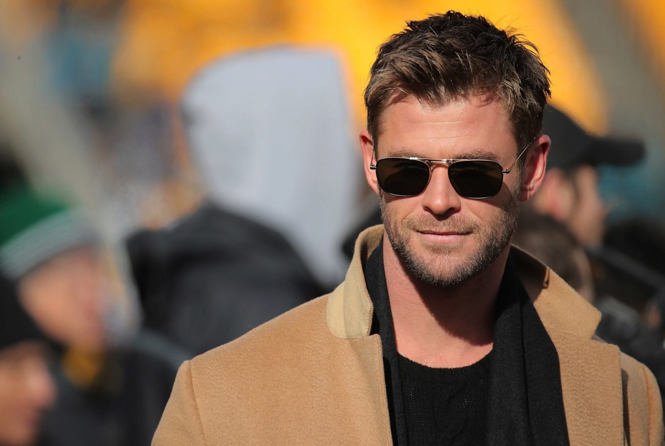 El actor  Chris Hemsworth no quiso perderse el partido de la NFL entre...