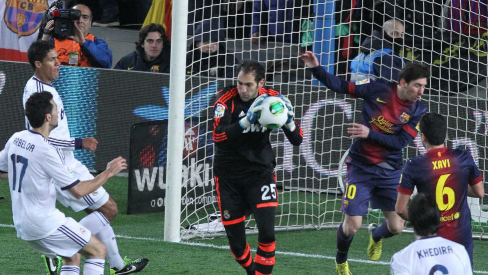 Diego, durante una accin en el partido de Copa de febrero de 2013 en...