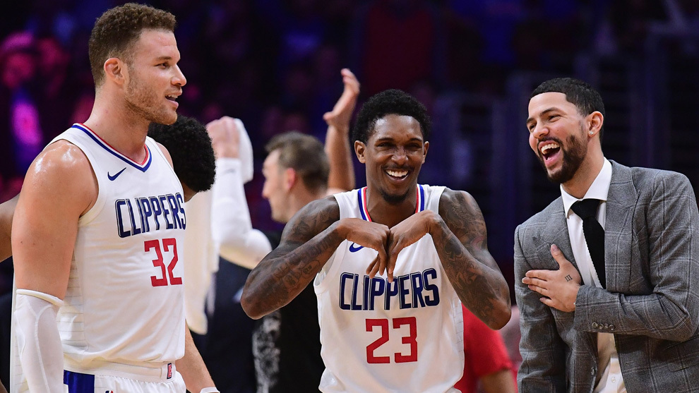 Los jugadores de los Clippers celebran la victoria